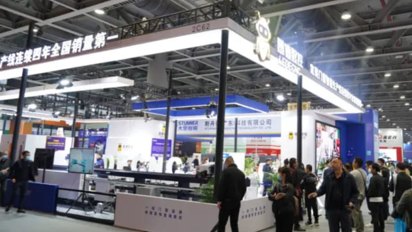 Выставка в Гуанчжоу | Компания LEADCNC представила интеллектуальную линию по производству дверей и окон серии S
   